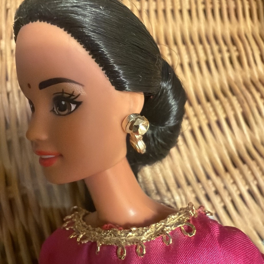 A 1995 Indian Doll Dressed In A Facetia Sari Dolls Of The World - Picture 2 of 6
